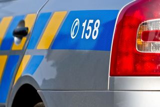 Dodávka na Domažlicku smetla ženu, která přijela pomoci řidiči s porouchaným autem - Novinky